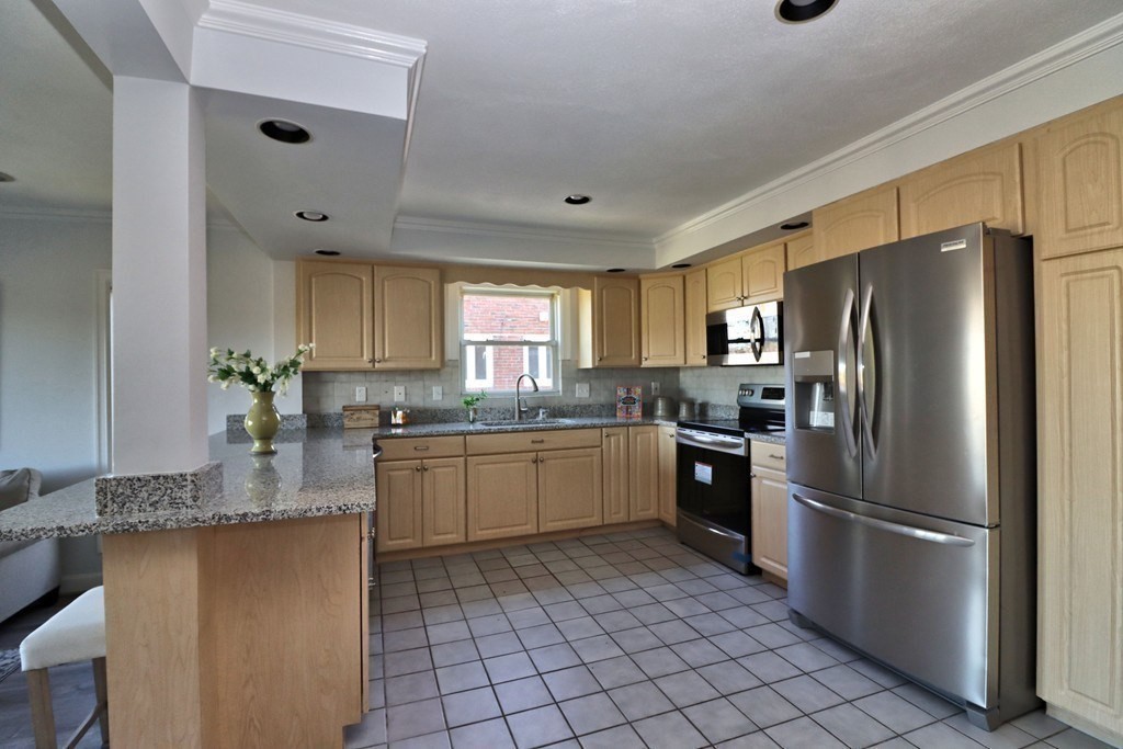 160 River Road Winthrop, MA 02152 - Photo 7 of 19 Gallery Image 7