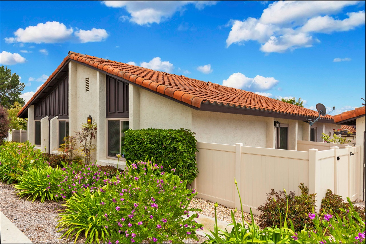 208 Summerside Lane Encinitas, CA 92024 - Photo 1 of 25 Gallery Image 1