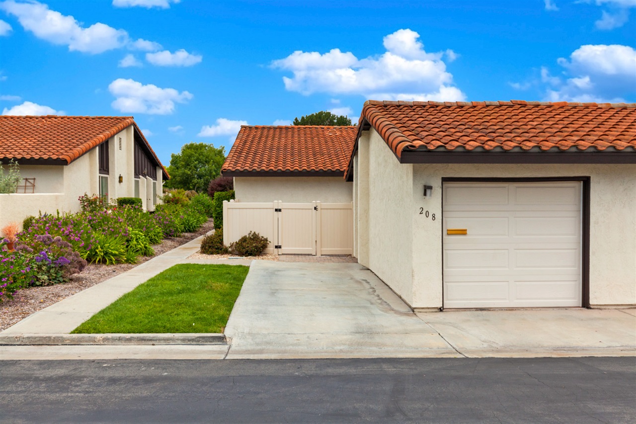 208 Summerside Lane Encinitas, CA 92024 - Photo 2 of 25 Gallery Image 2