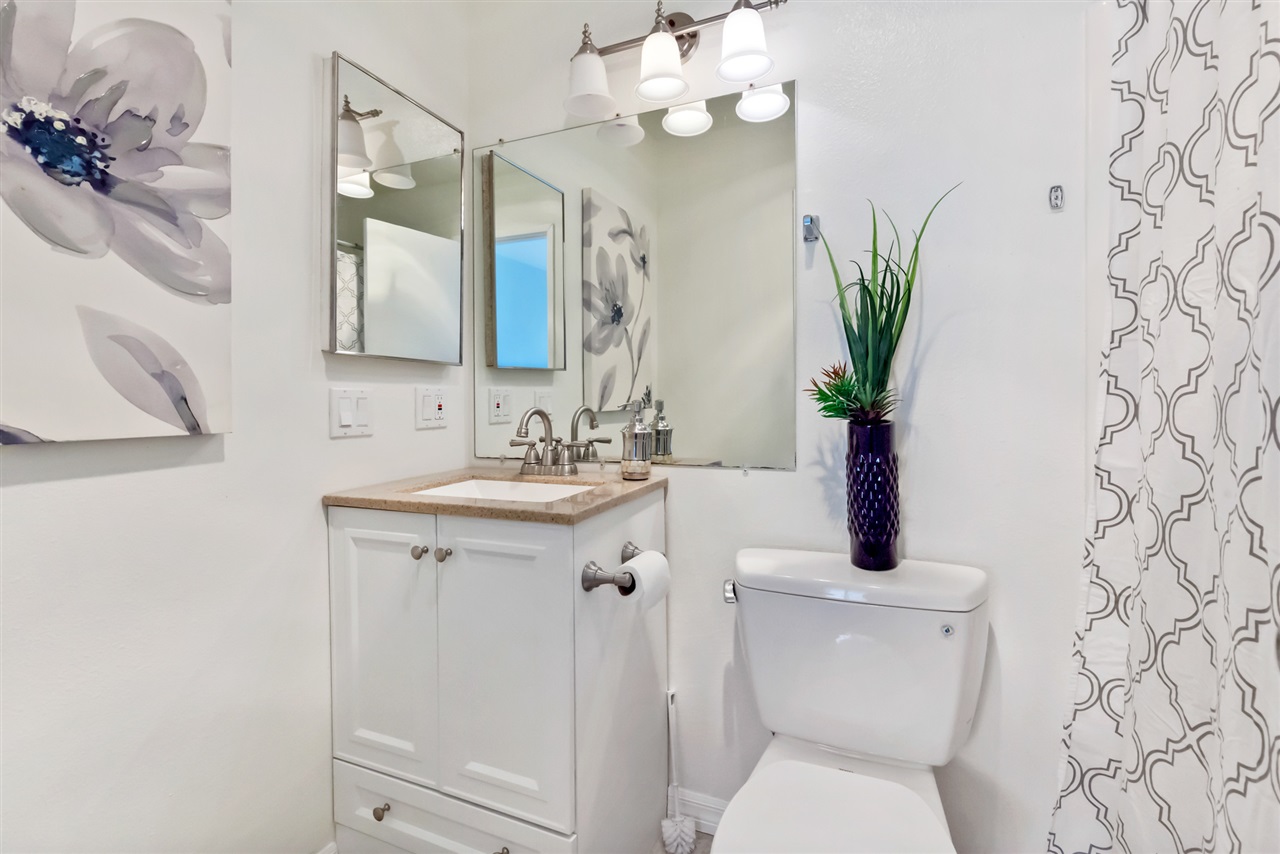 208 Summerside Lane Encinitas, CA 92024 - Photo 17 of 25 Gallery Image 17