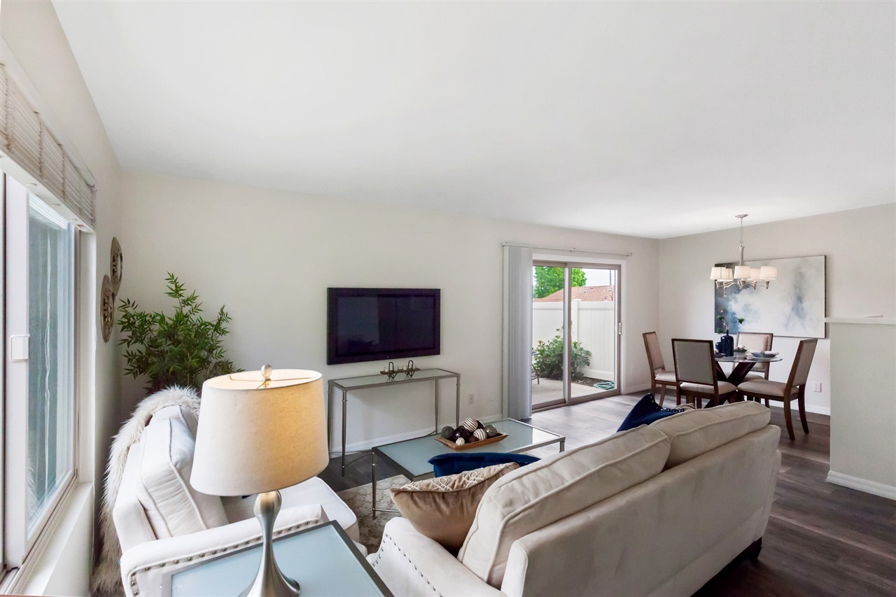 208 Summerside Lane Encinitas, CA 92024 - Photo 3 of 25 Gallery Image 3