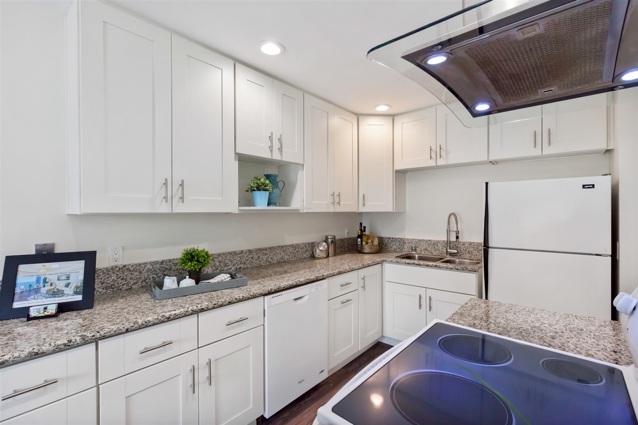 208 Summerside Lane Encinitas, CA 92024 - Photo 7 of 25 Gallery Image 7