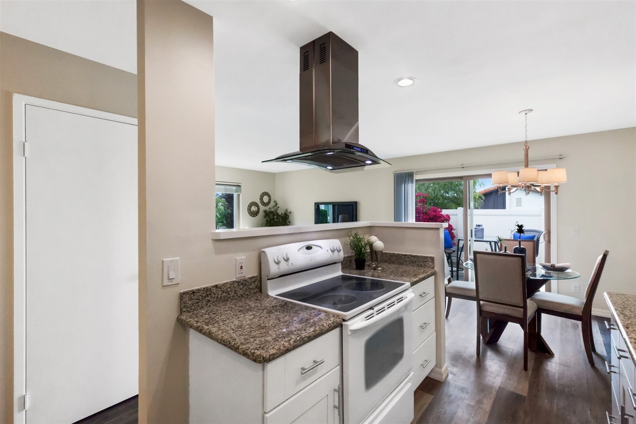 208 Summerside Lane Encinitas, CA 92024 - Photo 8 of 25 Gallery Image 8