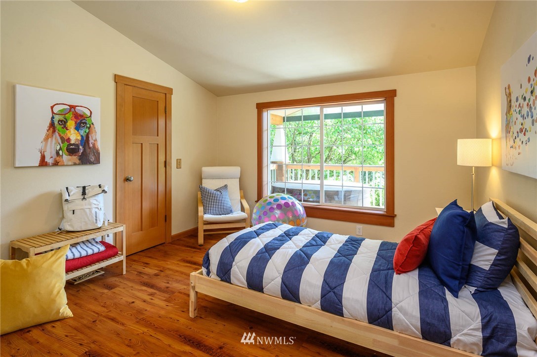 10024 Southwest Cove Road Vashon, WA 98070 - Photo 12 of 24