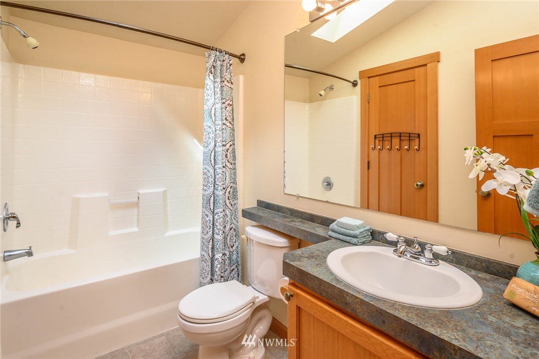 10024 Southwest Cove Road Vashon, WA 98070 - Photo 13 of 24