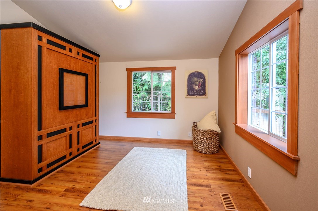 10024 Southwest Cove Road Vashon, WA 98070 - Photo 14 of 24