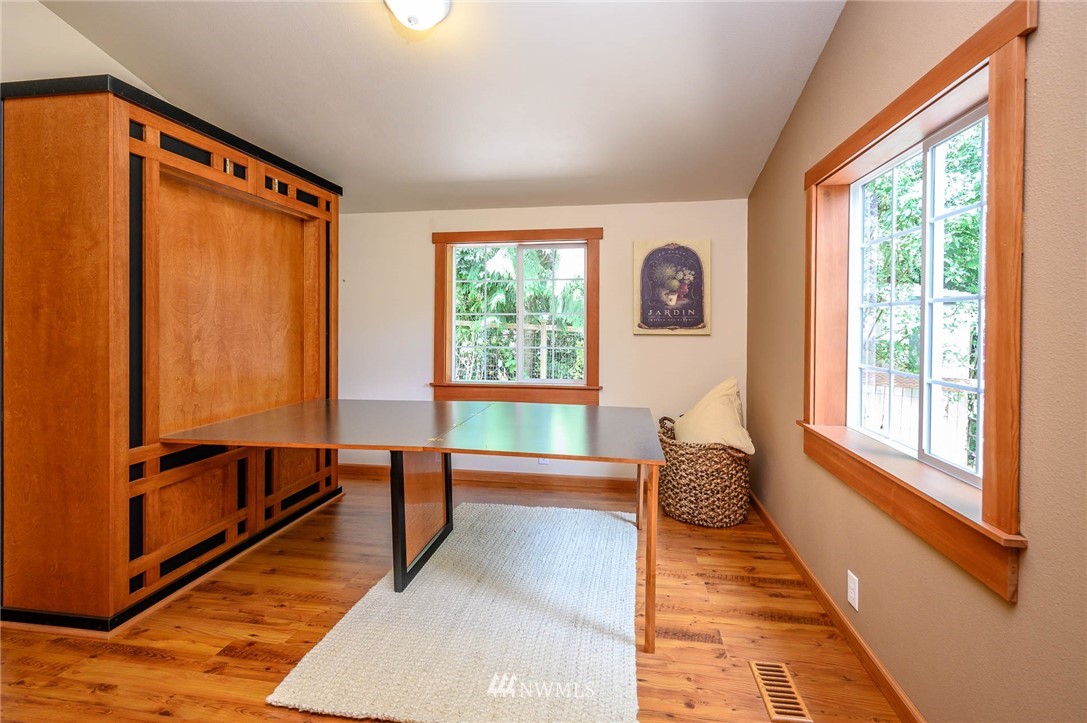 10024 Southwest Cove Road Vashon, WA 98070 - Photo 15 of 24