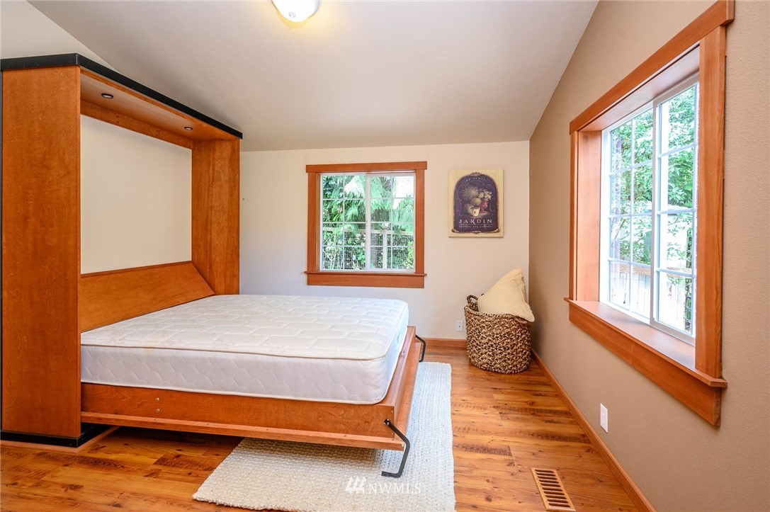 10024 Southwest Cove Road Vashon, WA 98070 - Photo 16 of 24