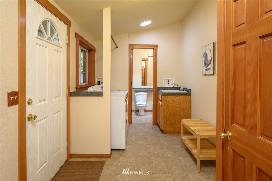 10024 Southwest Cove Road Vashon, WA 98070 - Photo 18 of 24
