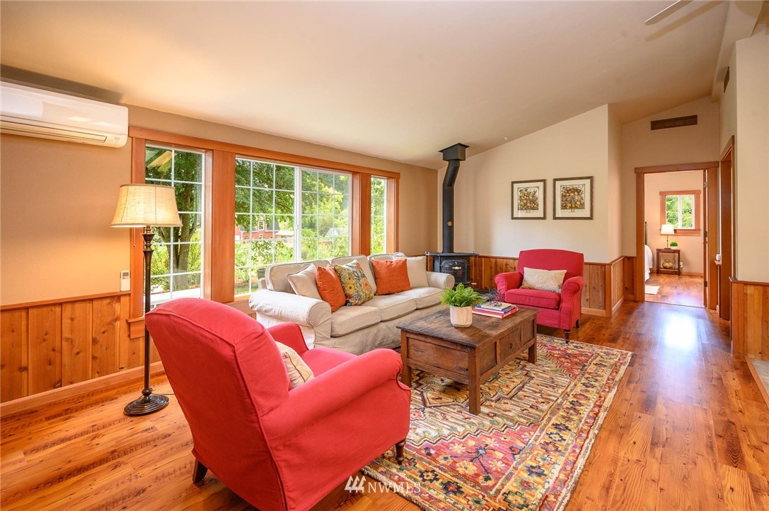 10024 Southwest Cove Road Vashon, WA 98070 - Photo 4 of 24