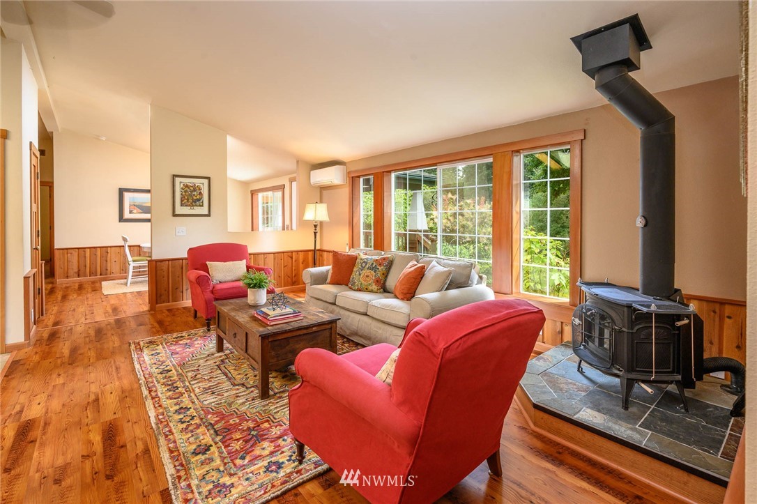 10024 Southwest Cove Road Vashon, WA 98070 - Photo 5 of 24