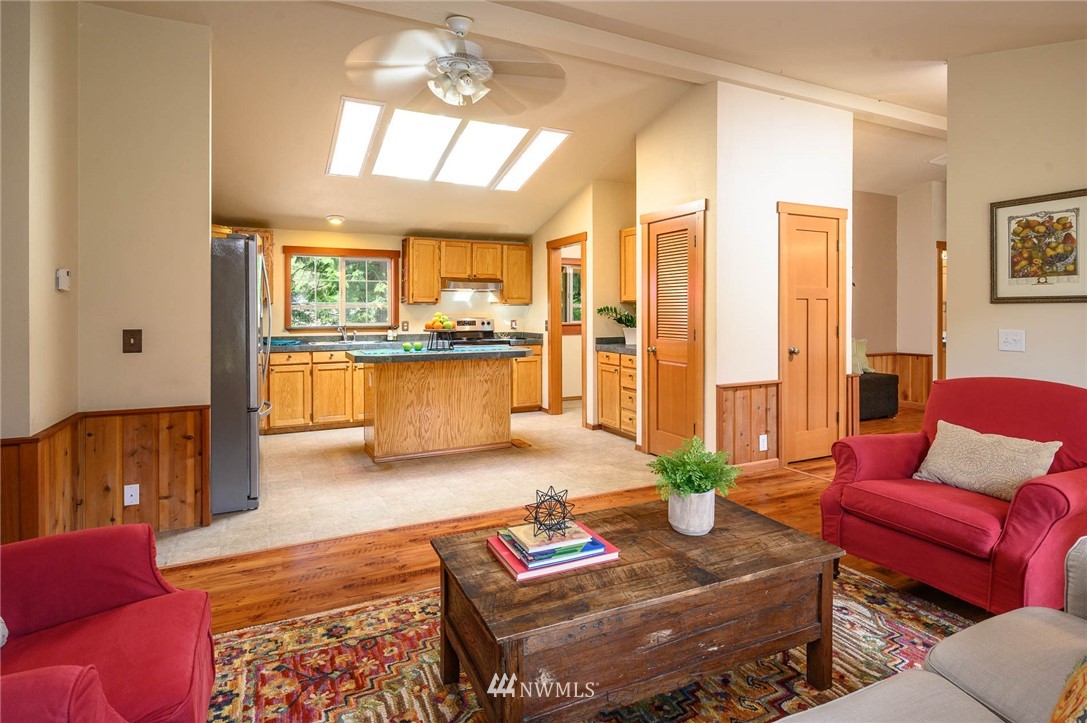 10024 Southwest Cove Road Vashon, WA 98070 - Photo 6 of 24