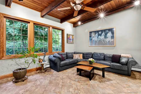 $2,699,000 | 12 Avon Lane, East Hills, NY 11577