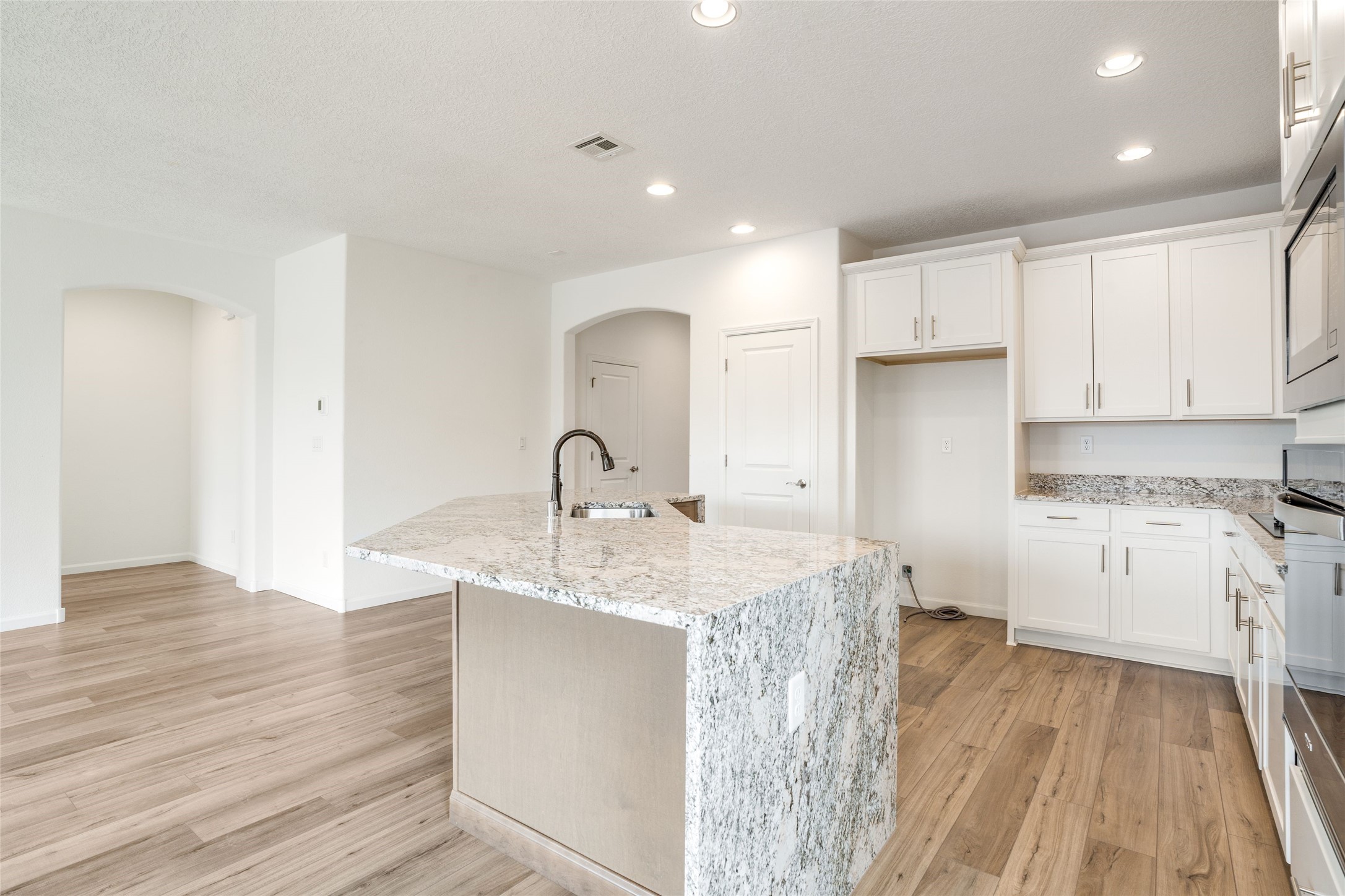 120 Mountaingem Loop Santa Fe, NM 87508 - Photo 5 of 31 Central Kitchen Island