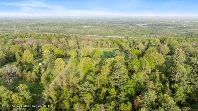 $350,000 | 2 High Rock Road, New Baltimore, NY 12192