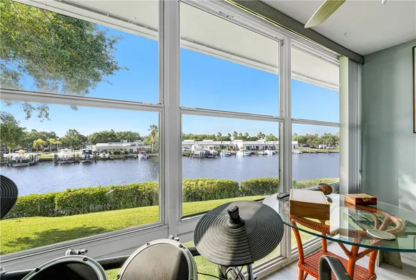 $169,700 | 2800 Indian River Boulevard, Unit 9D, Vero Beach, FL 32960