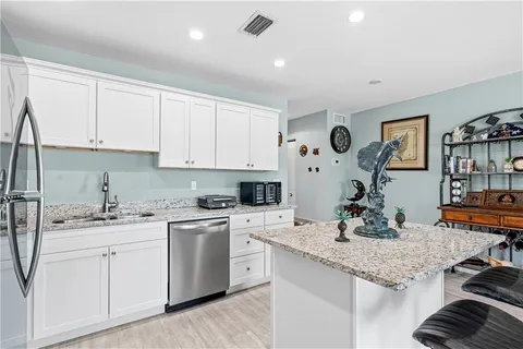 $169,700 | 2800 Indian River Boulevard, Unit 9D, Vero Beach, FL 32960