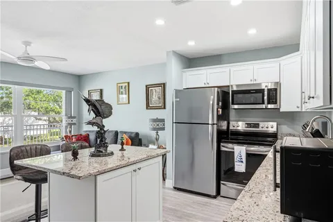 $169,700 | 2800 Indian River Boulevard, Unit 9D, Vero Beach, FL 32960