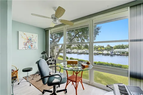 $169,700 | 2800 Indian River Boulevard, Unit 9D, Vero Beach, FL 32960