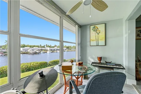 $169,700 | 2800 Indian River Boulevard, Unit 9D, Vero Beach, FL 32960