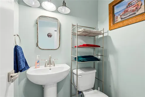$169,700 | 2800 Indian River Boulevard, Unit 9D, Vero Beach, FL 32960