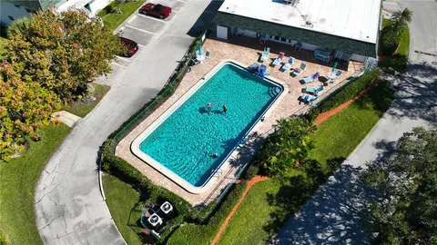 $169,700 | 2800 Indian River Boulevard, Unit 9D, Vero Beach, FL 32960