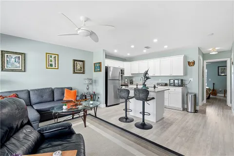 $169,700 | 2800 Indian River Boulevard, Unit 9D, Vero Beach, FL 32960