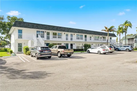 $169,700 | 2800 Indian River Boulevard, Unit 9D, Vero Beach, FL 32960