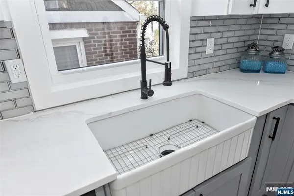 a view of utility room