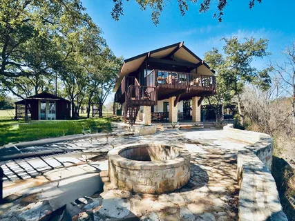 $695,000 | 729 Nomad Drive, Spicewood, TX 78669
