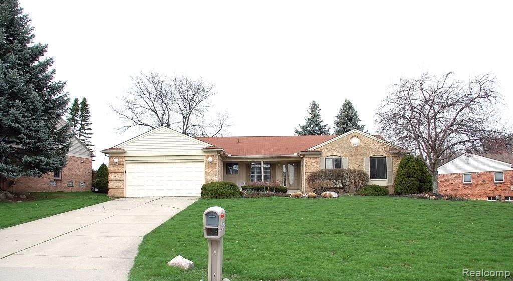 35988 Smithfield Road Farmington, MI 48335 - Photo 1 of 20 35988 SMITHFIELD