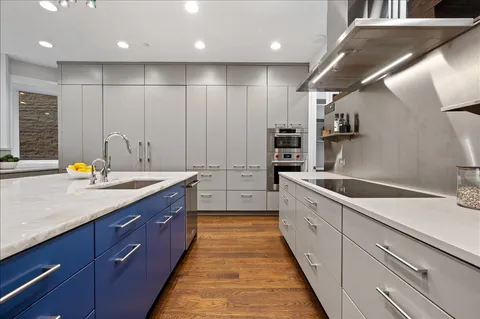 $2,500,000 | 2901 North Burling Street, Chicago, IL 60657
