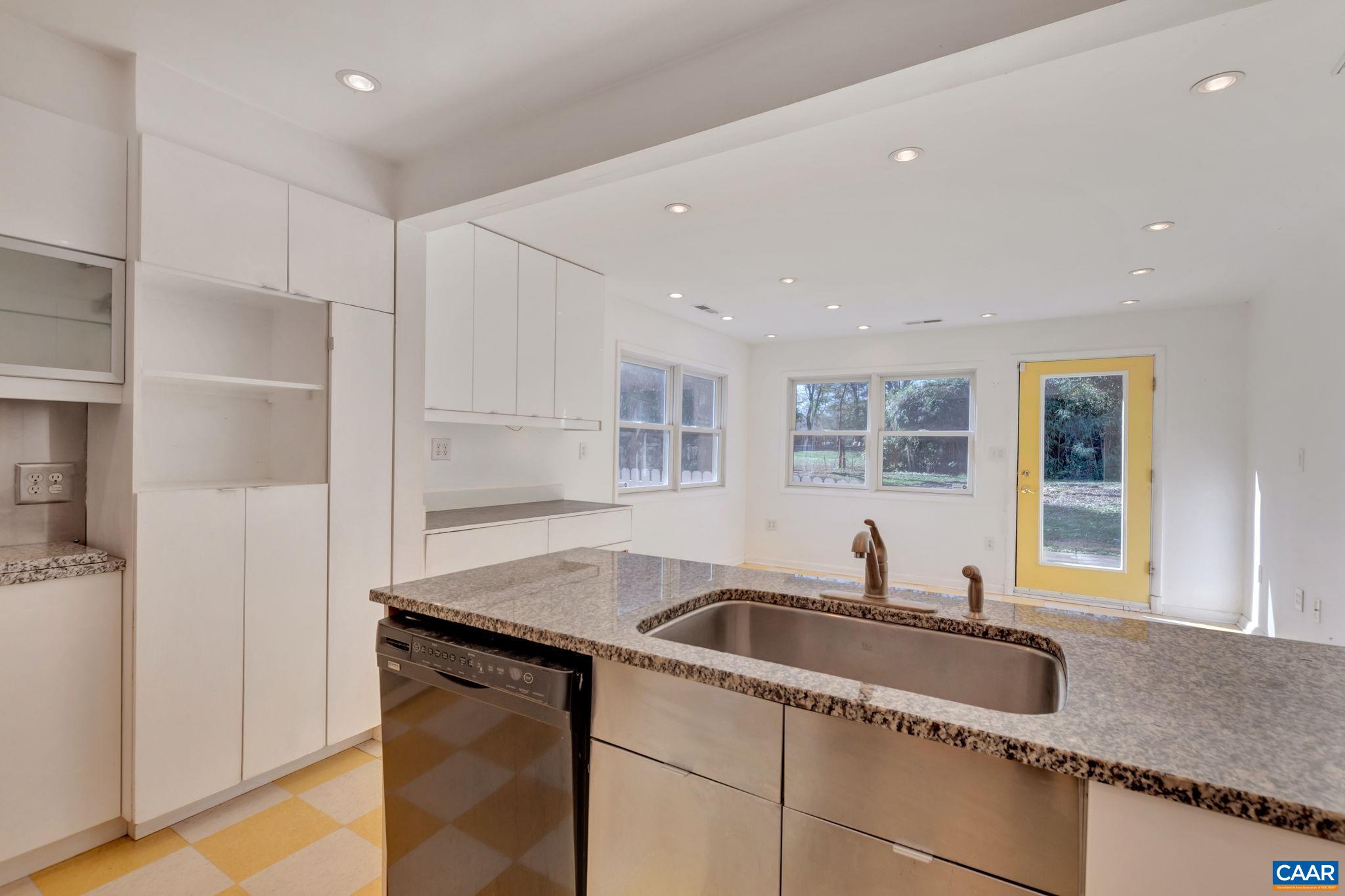 1406 Holly Road Charlottesville, VA 22901 - Photo 20 of 62