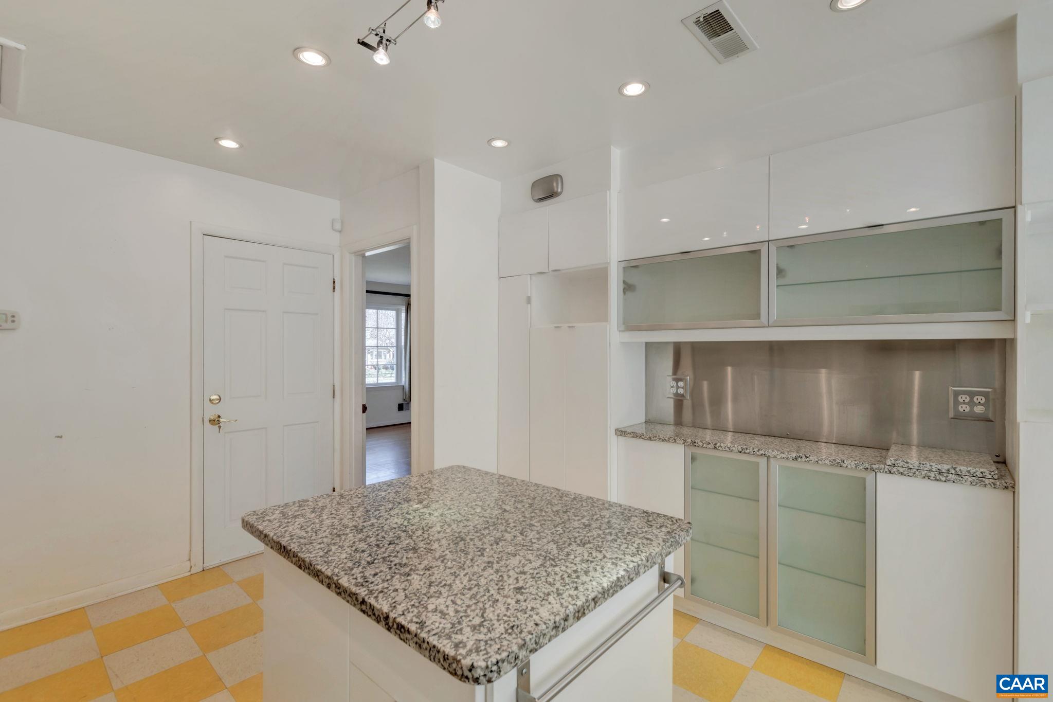 1406 Holly Road Charlottesville, VA 22901 - Photo 27 of 62