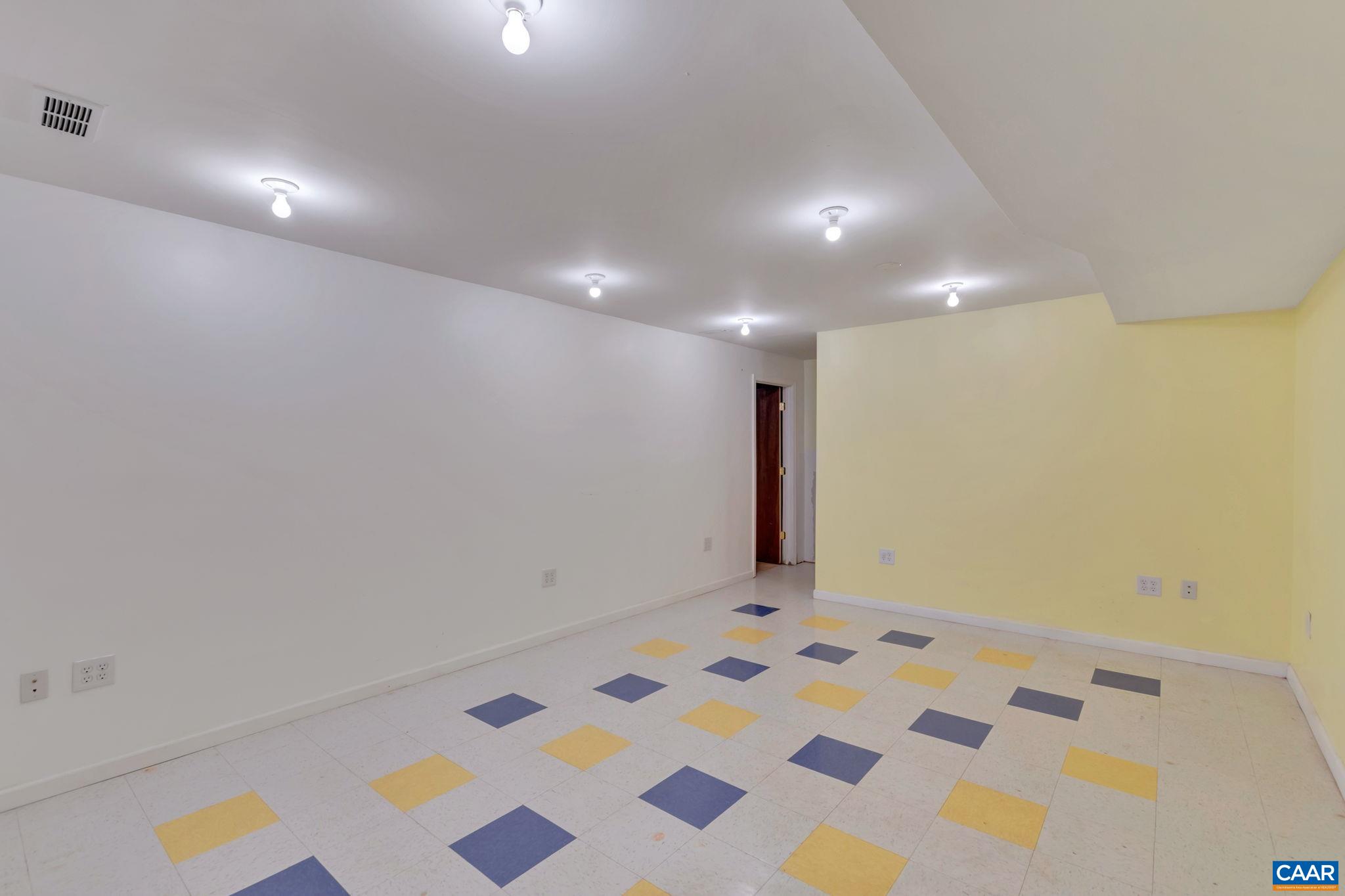 1406 Holly Road Charlottesville, VA 22901 - Photo 44 of 62