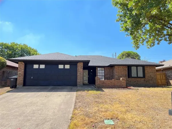 $2,300 | 6417 Canyon Circle, Fort Worth, TX 76133