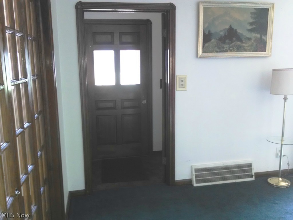1404 South Green Road Cleveland, OH 44121 - Photo 6 of 23 Foyer