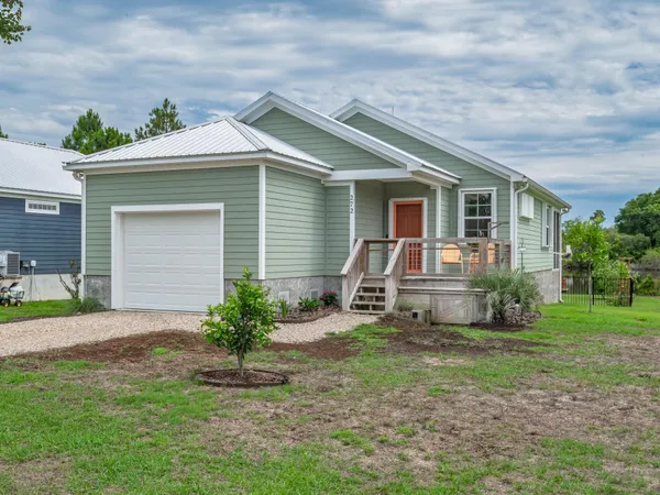 $369,900 | 272 Lake Mckissack Lane, Carrabelle, FL 32322