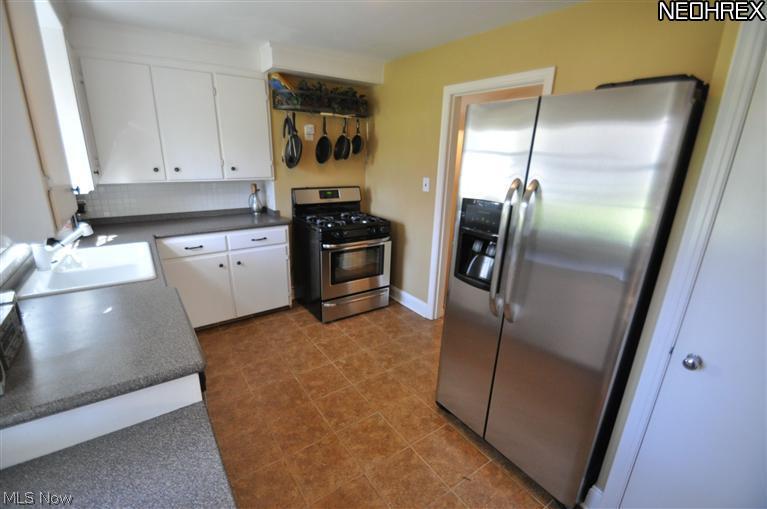 3140 Coleridge Road Cleveland, OH 44118 - Photo 4 of 11