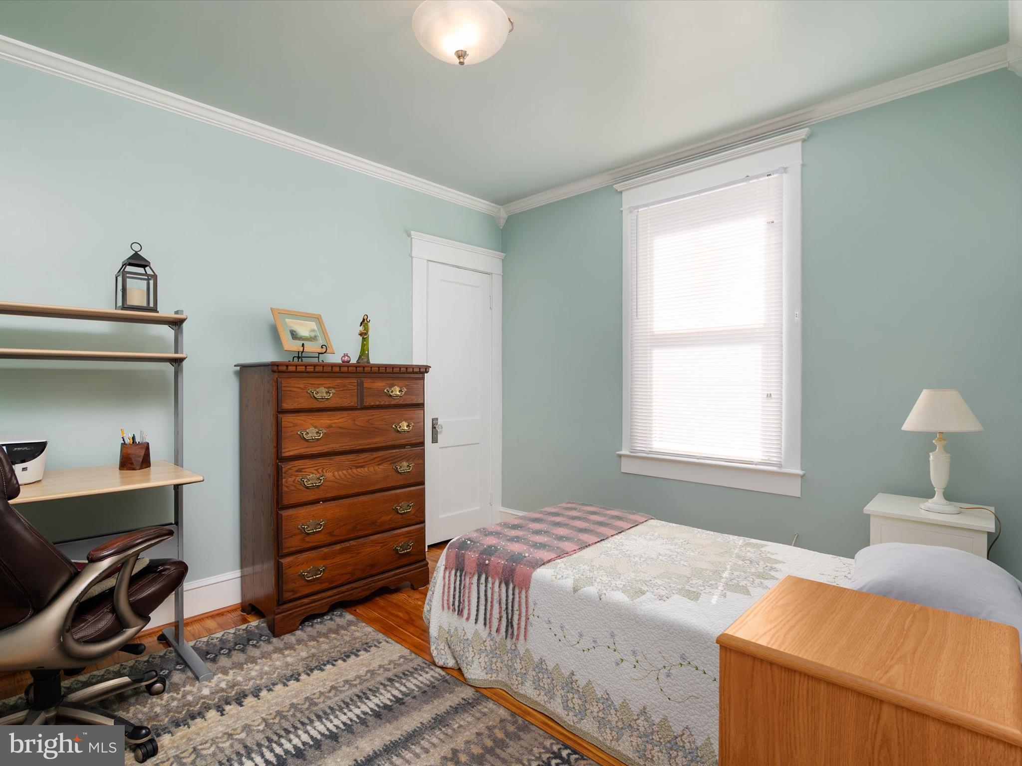 3669 Hineline Road Baltimore, MD 21229 - Photo 18 of 33 a bedroom with a bed and a window