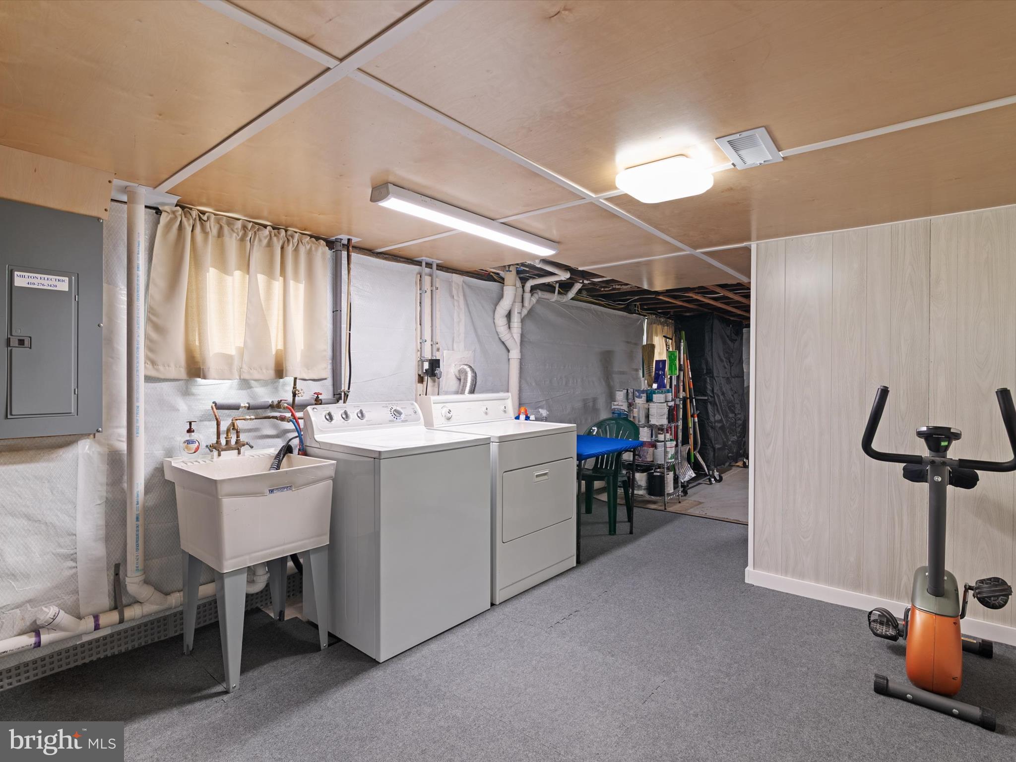 3669 Hineline Road Baltimore, MD 21229 - Photo 22 of 33 a view of a room with gym equipment