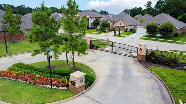 $550,000 | 13214 Westmont Heights Lane, Houston, TX 77044