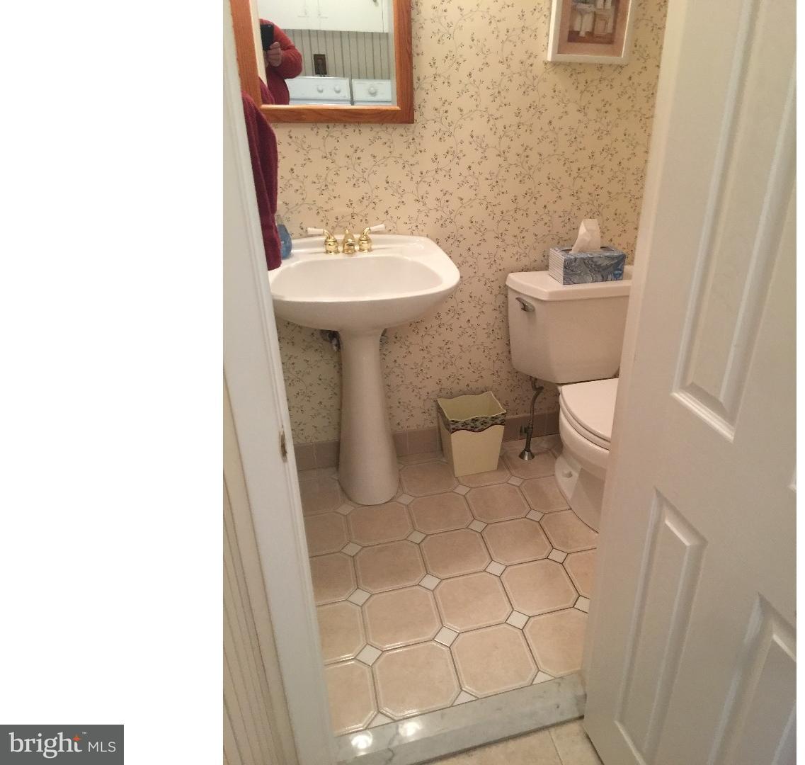 425 Pepper Road Huntingdon Valley, PA 19006 - Photo 11 of 24 Gallery Image 11