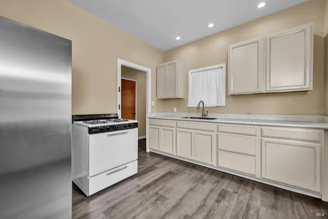 a view of yard with green space