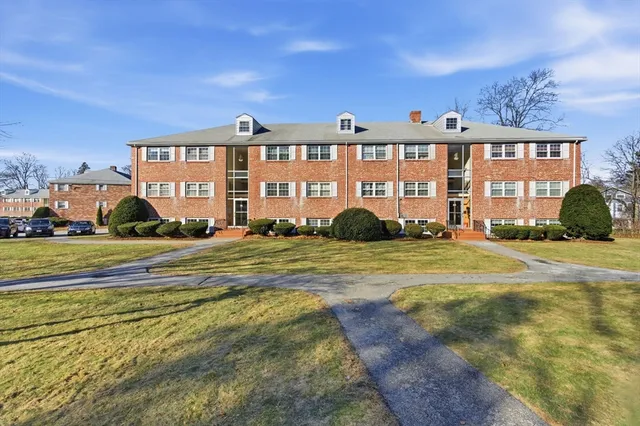 $275,000 | 78 Edgelawn Avenue, Unit 8, North Andover, MA 01845