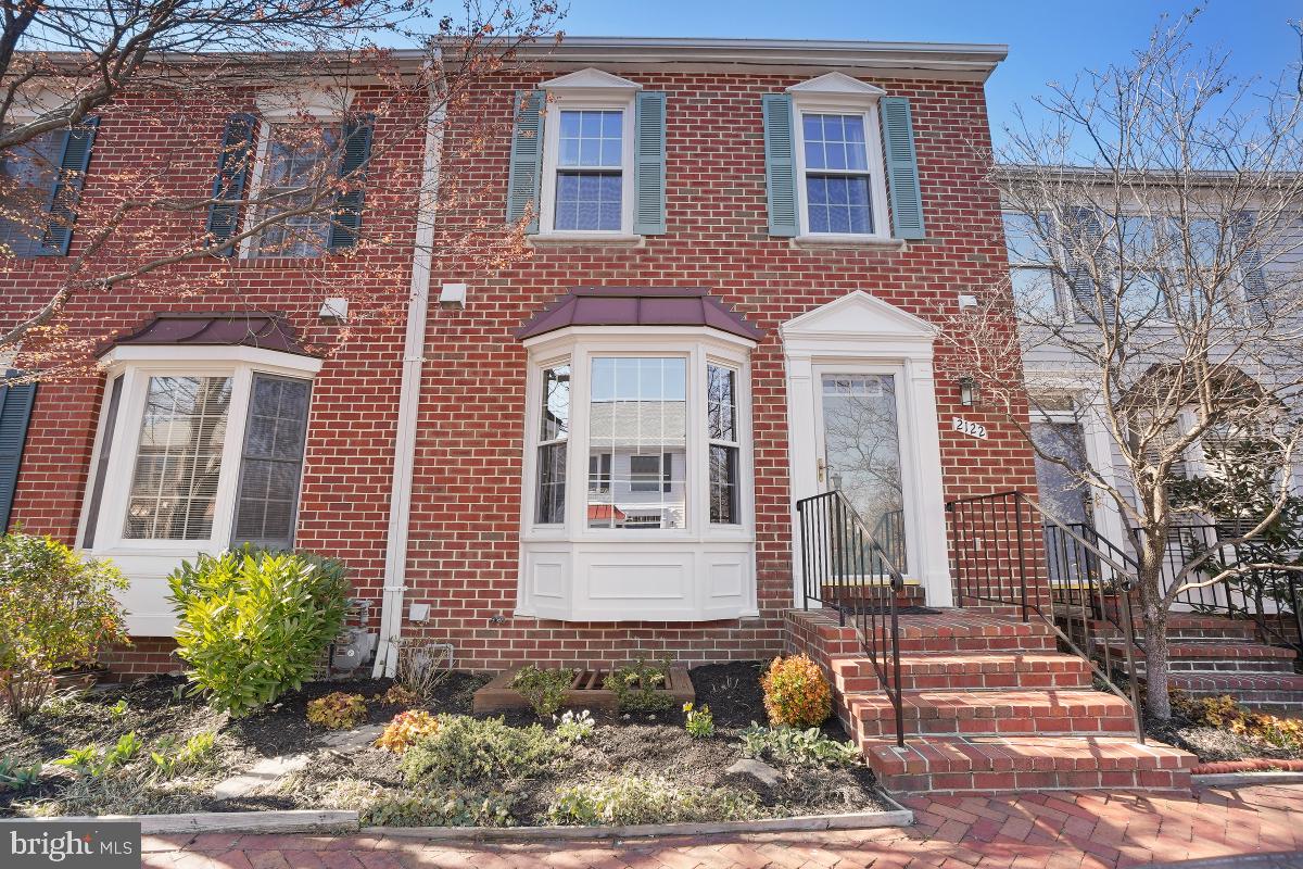 2122 North Tazewell Court Arlington, VA 22207 - Photo 1 of 31 a front view of a house