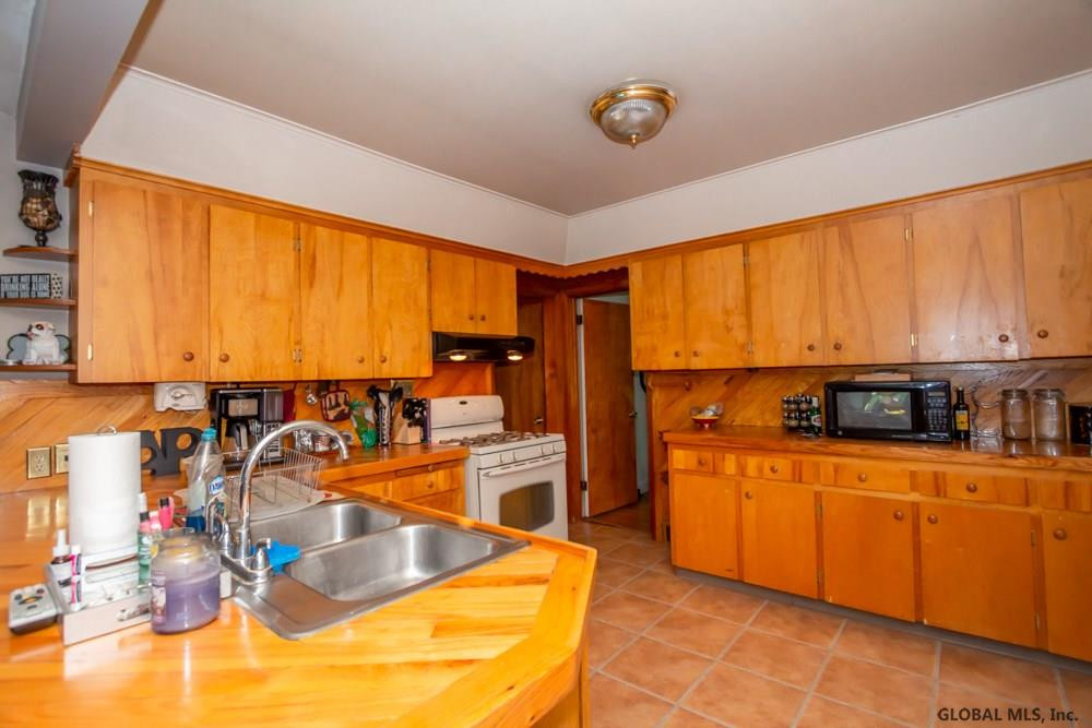 170 Manchester Road Schenectady, NY 12304 - Photo 13 of 30 Photo 13