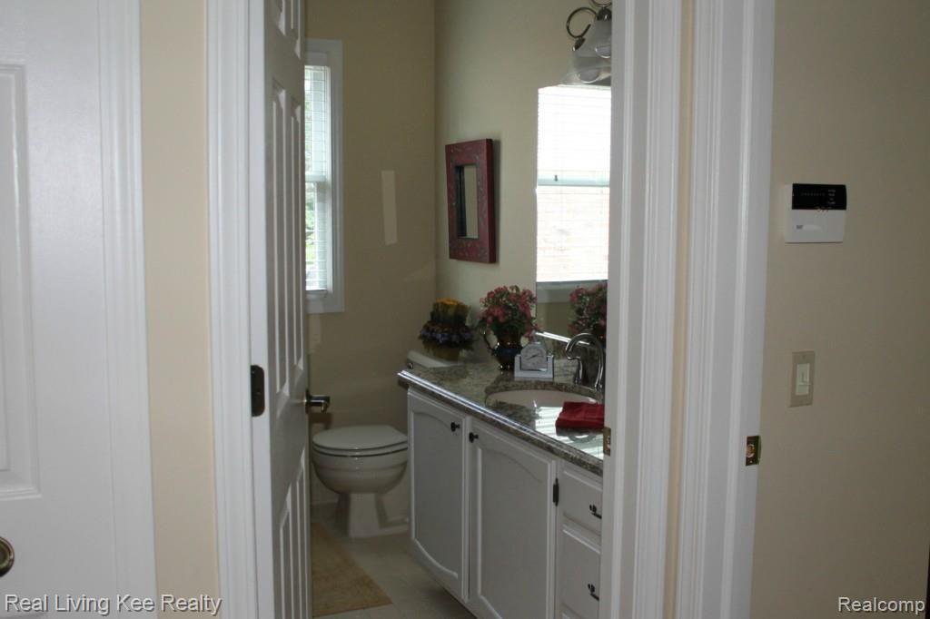 1432 Oakstone Drive Rochester, MI 48309 - Photo 32 of 49 IMG_0249.jpg