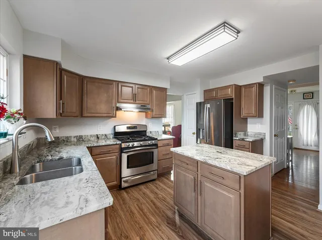 $725,000 | 20956 Hollyberry Court, Ashburn, VA 20147