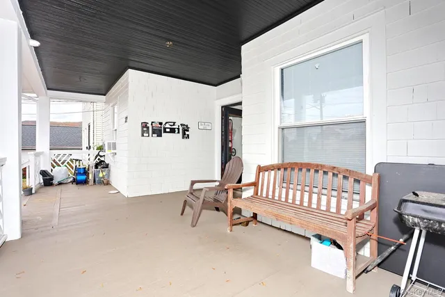 a view of utility room